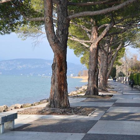 Betulla Lake View Apartment Lazise Bagian luar foto