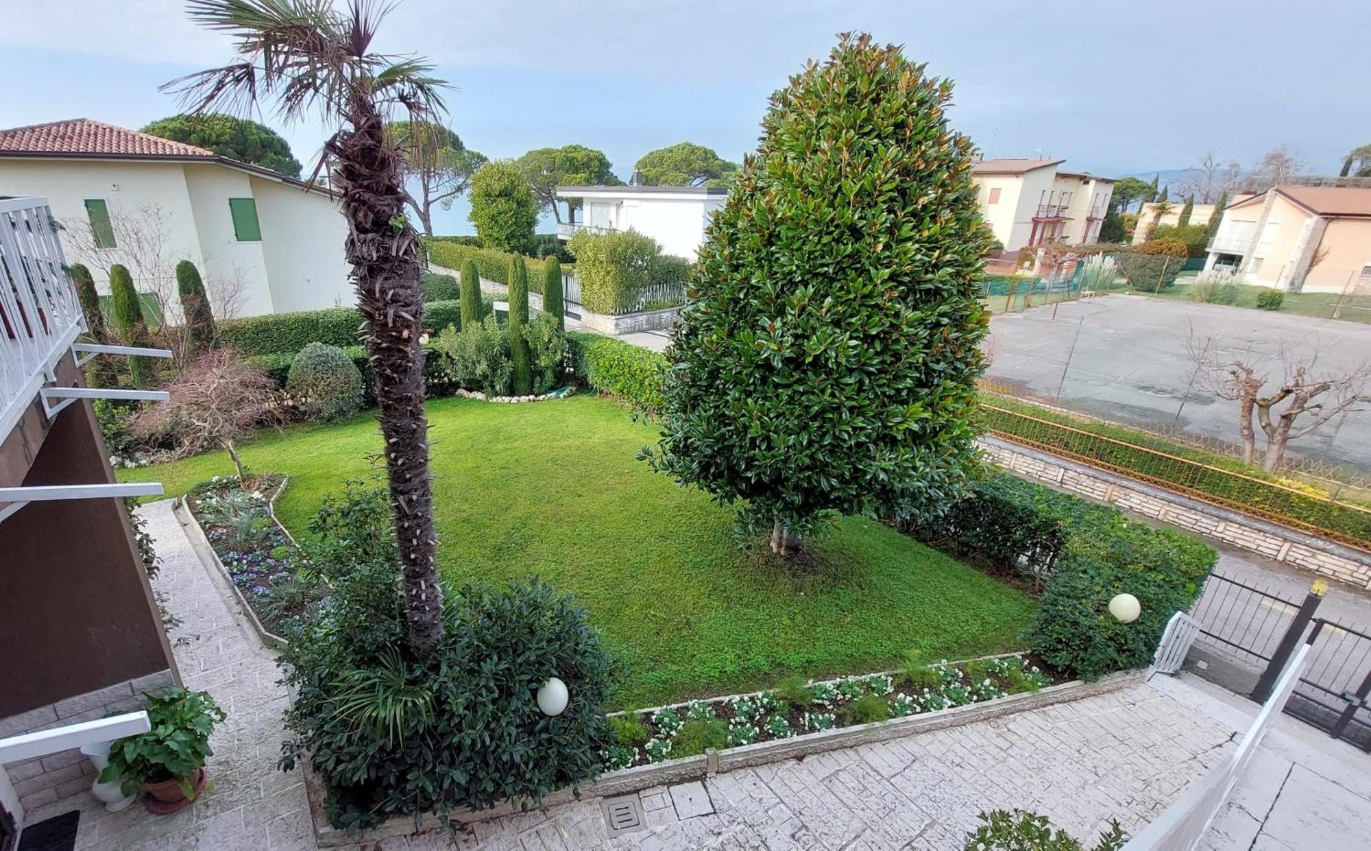 Betulla Lake View Apartment Lazise Bagian luar foto