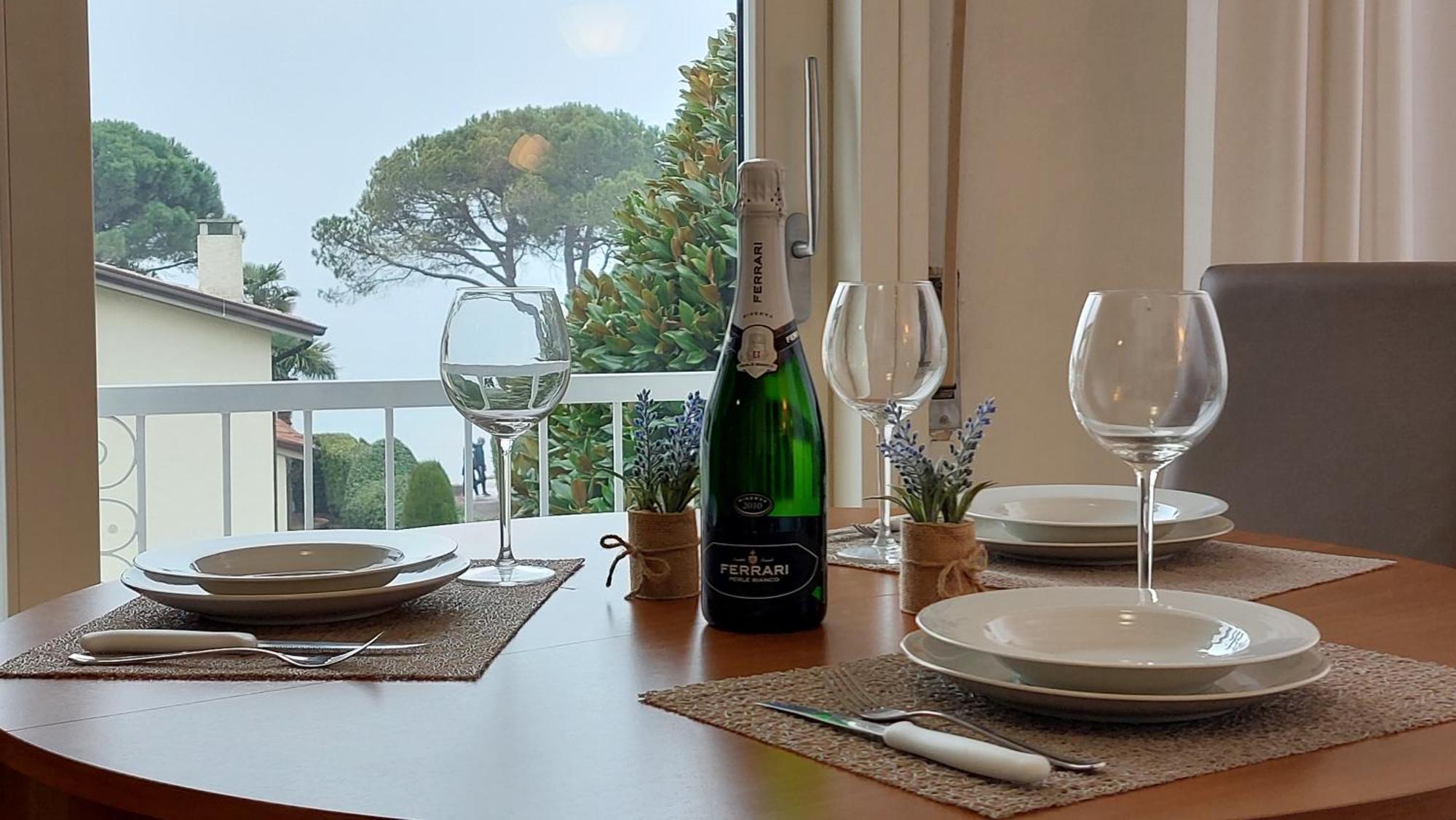 Betulla Lake View Apartment Lazise Bagian luar foto